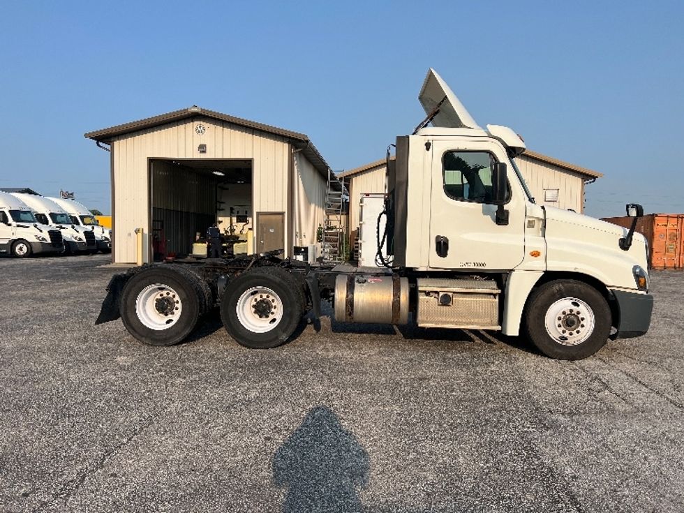 Day Cab Tractor-Heavy Duty Tractors-Freightliner-2018-Cascadia 12564ST-Indianapolis-IN-518,883\n\t\tmiles-$ 35,750 - Image 8