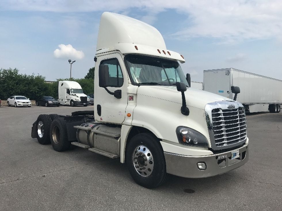 Day Cab Tractor-Heavy Duty Tractors-Freightliner-2018-Cascadia 12564ST-Indianapolis-IN-521,957\n\t\tmiles-$ 29,000 - Image 1