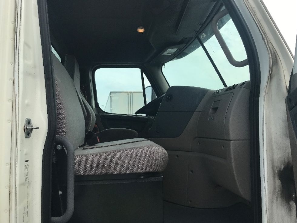 Day Cab Tractor-Heavy Duty Tractors-Freightliner-2018-Cascadia 12564ST-Indianapolis-IN-521,957\n\t\tmiles-$ 29,000 - Image 14