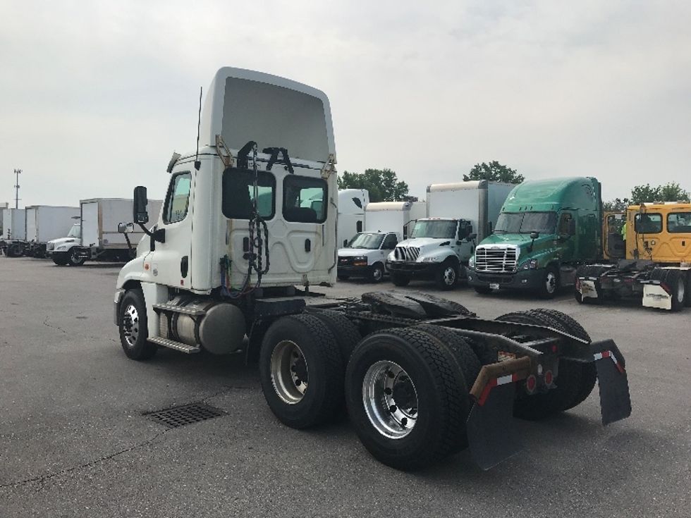 Day Cab Tractor-Heavy Duty Tractors-Freightliner-2018-Cascadia 12564ST-Indianapolis-IN-521,957\n\t\tmiles-$ 29,000 - Image 5