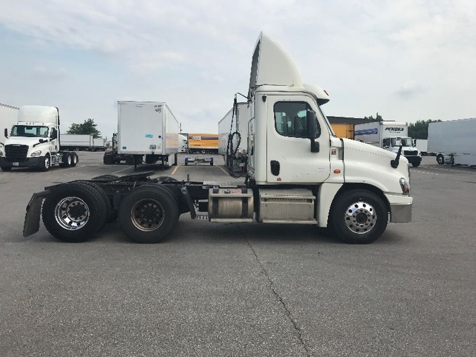 Day Cab Tractor-Heavy Duty Tractors-Freightliner-2018-Cascadia 12564ST-Indianapolis-IN-521,957\n\t\tmiles-$ 29,000 - Image 8