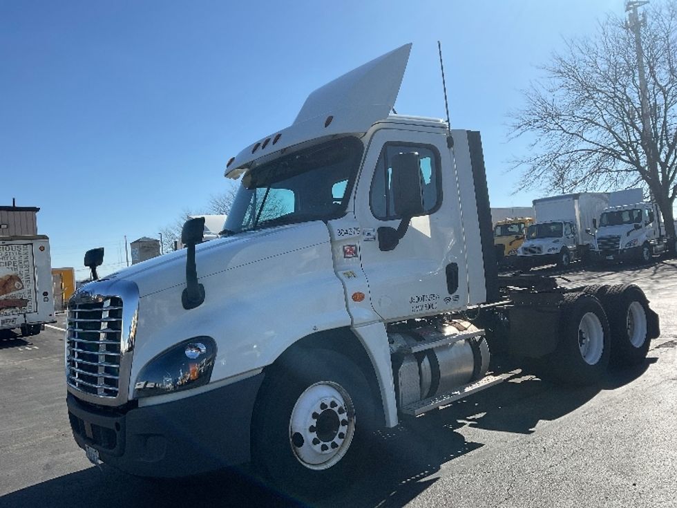 Day Cab Tractor-Heavy Duty Tractors-Freightliner-2018-Cascadia 12564ST-Indianapolis-IN-532,565\n\t\tmiles-$ 32,250 - Image 1