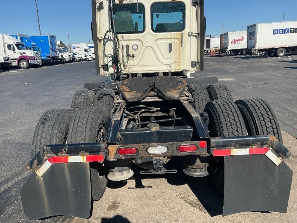 Day Cab Tractor-Heavy Duty Tractors-Freightliner-2018-Cascadia 12564ST-Indianapolis-IN-532,565\n\t\tmiles-$ 32,250 - Image 6