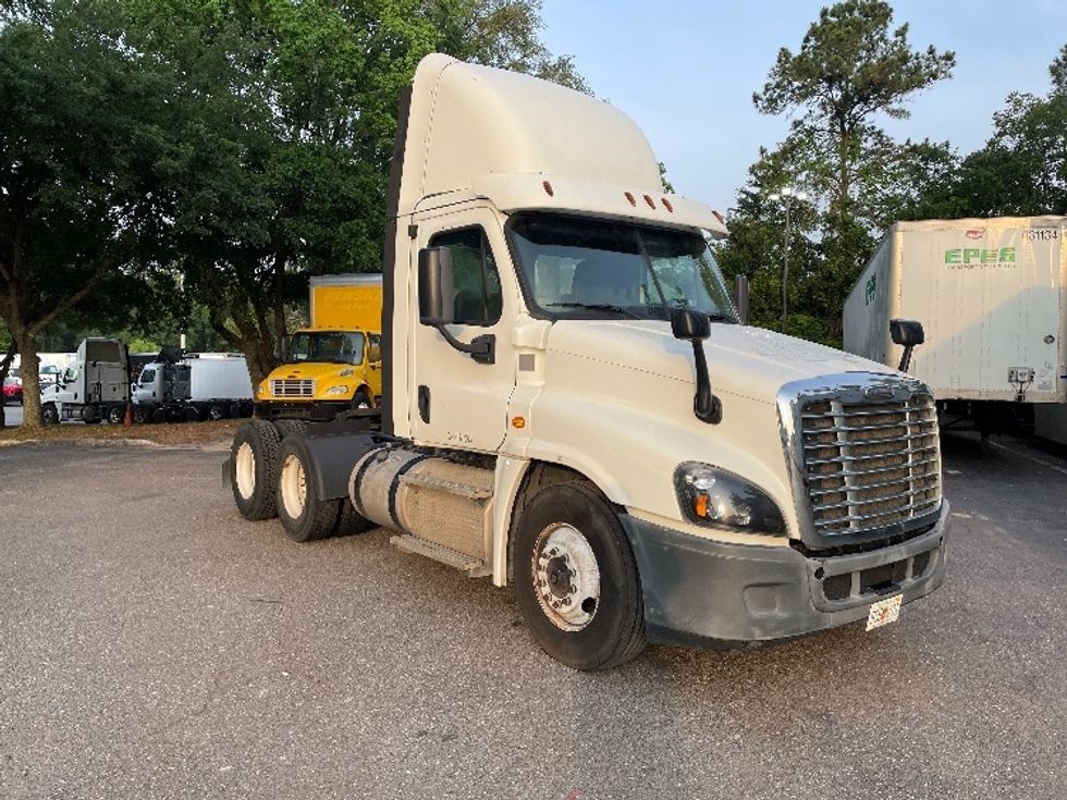 Day Cab Tractor-Heavy Duty Tractors-Freightliner-2018-Cascadia 12564ST-Jacksonville-FL-204,675\n\t\tmiles-$ 49,250 - Image 1