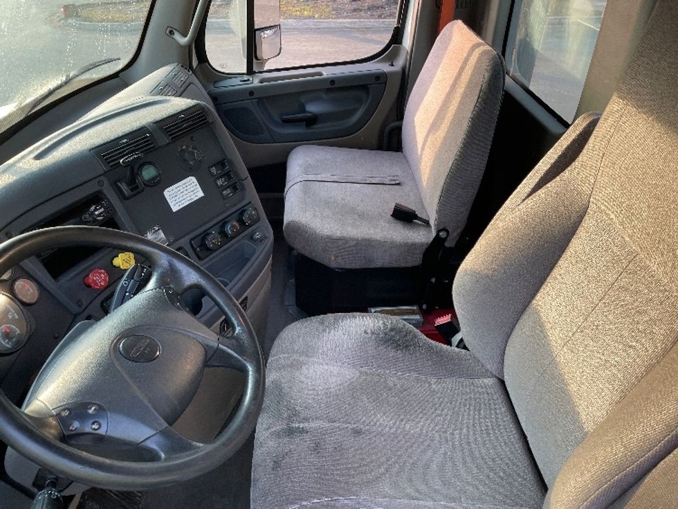 Day Cab Tractor-Heavy Duty Tractors-Freightliner-2018-Cascadia 12564ST-Jacksonville-FL-204,675\n\t\tmiles-$ 49,250 - Image 10