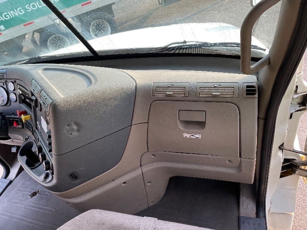 Day Cab Tractor-Heavy Duty Tractors-Freightliner-2018-Cascadia 12564ST-Jacksonville-FL-204,675\n\t\tmiles-$ 49,250 - Image 13