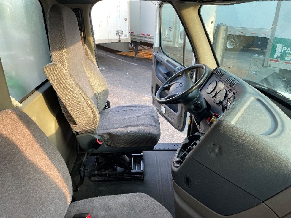 Day Cab Tractor-Heavy Duty Tractors-Freightliner-2018-Cascadia 12564ST-Jacksonville-FL-204,675\n\t\tmiles-$ 49,250 - Image 14