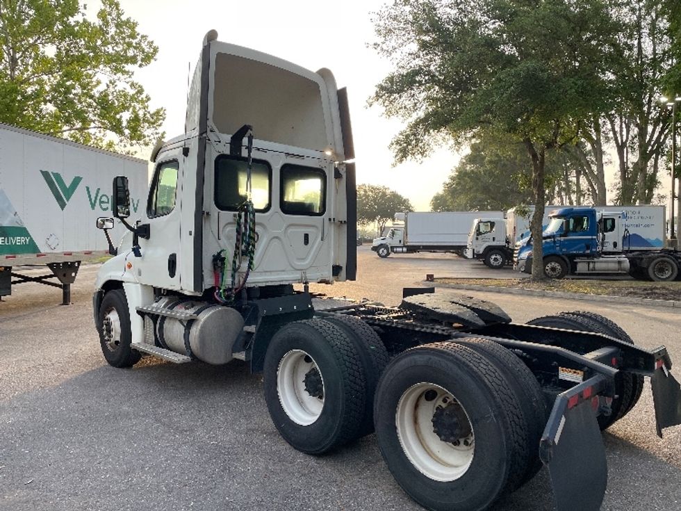 Day Cab Tractor-Heavy Duty Tractors-Freightliner-2018-Cascadia 12564ST-Jacksonville-FL-204,675\n\t\tmiles-$ 49,250 - Image 5