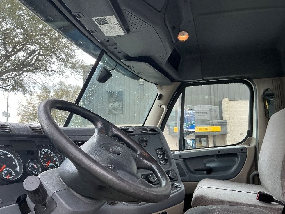 Day Cab Tractor-Heavy Duty Tractors-Freightliner-2018-Cascadia 12564ST-Jacksonville-FL-489,917\n\t\tmiles-$ 38,250 - Image 10