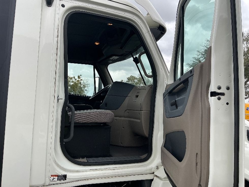 Day Cab Tractor-Heavy Duty Tractors-Freightliner-2018-Cascadia 12564ST-Jacksonville-FL-489,917\n\t\tmiles-$ 38,250 - Image 12