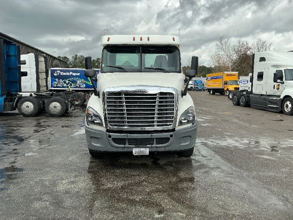 Day Cab Tractor-Heavy Duty Tractors-Freightliner-2018-Cascadia 12564ST-Jacksonville-FL-489,917\n\t\tmiles-$ 38,250 - Image 2