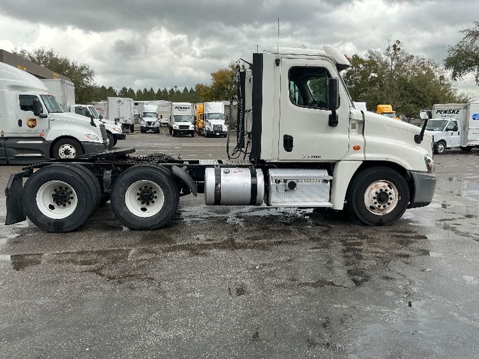 Day Cab Tractor-Heavy Duty Tractors-Freightliner-2018-Cascadia 12564ST-Jacksonville-FL-489,917\n\t\tmiles-$ 38,250 - Image 8
