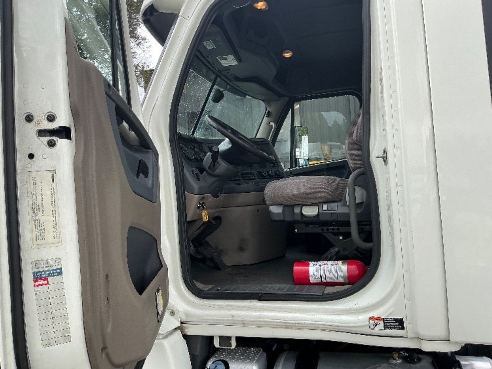 Day Cab Tractor-Heavy Duty Tractors-Freightliner-2018-Cascadia 12564ST-Jacksonville-FL-489,917\n\t\tmiles-$ 38,250 - Image 9