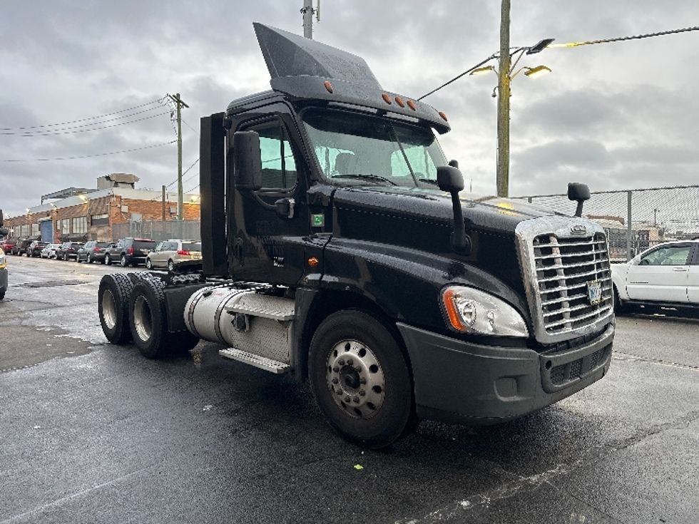 Day Cab Tractor-Heavy Duty Tractors-Freightliner-2018-Cascadia 12564ST-Jamaica-NY-252,624\n\t\tmiles-$ 35,500 - Image 1