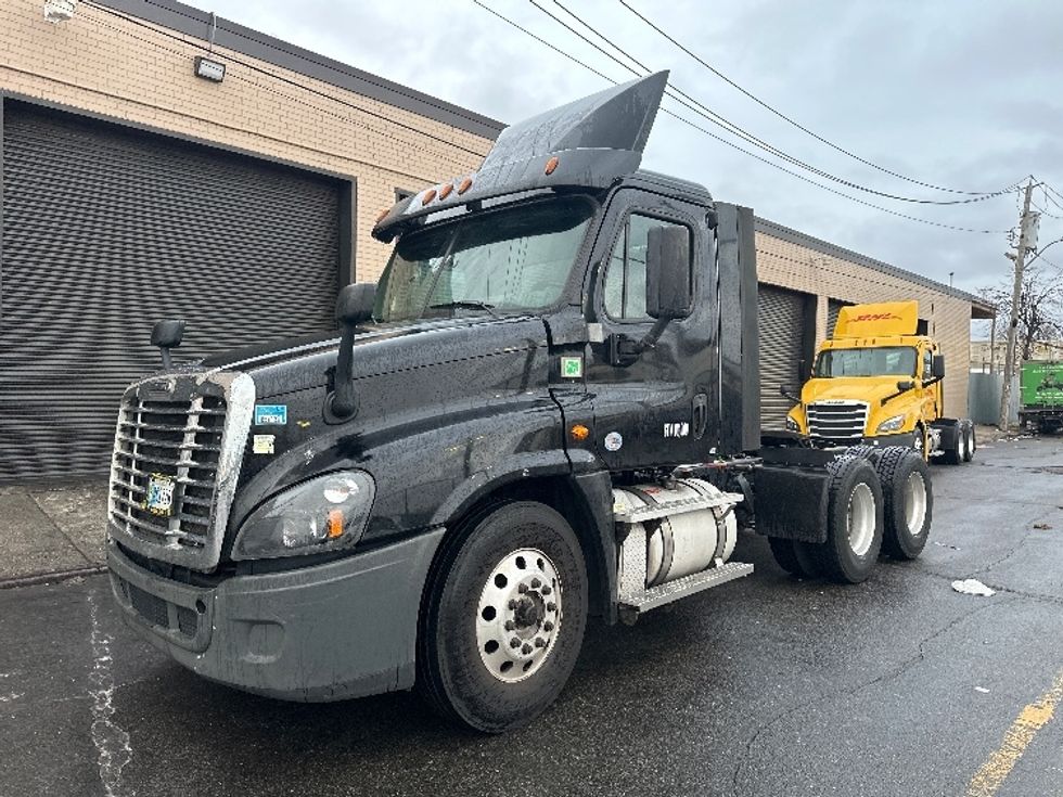 Day Cab Tractor-Heavy Duty Tractors-Freightliner-2018-Cascadia 12564ST-Jamaica-NY-252,624\n\t\tmiles-$ 35,500 - Image 3