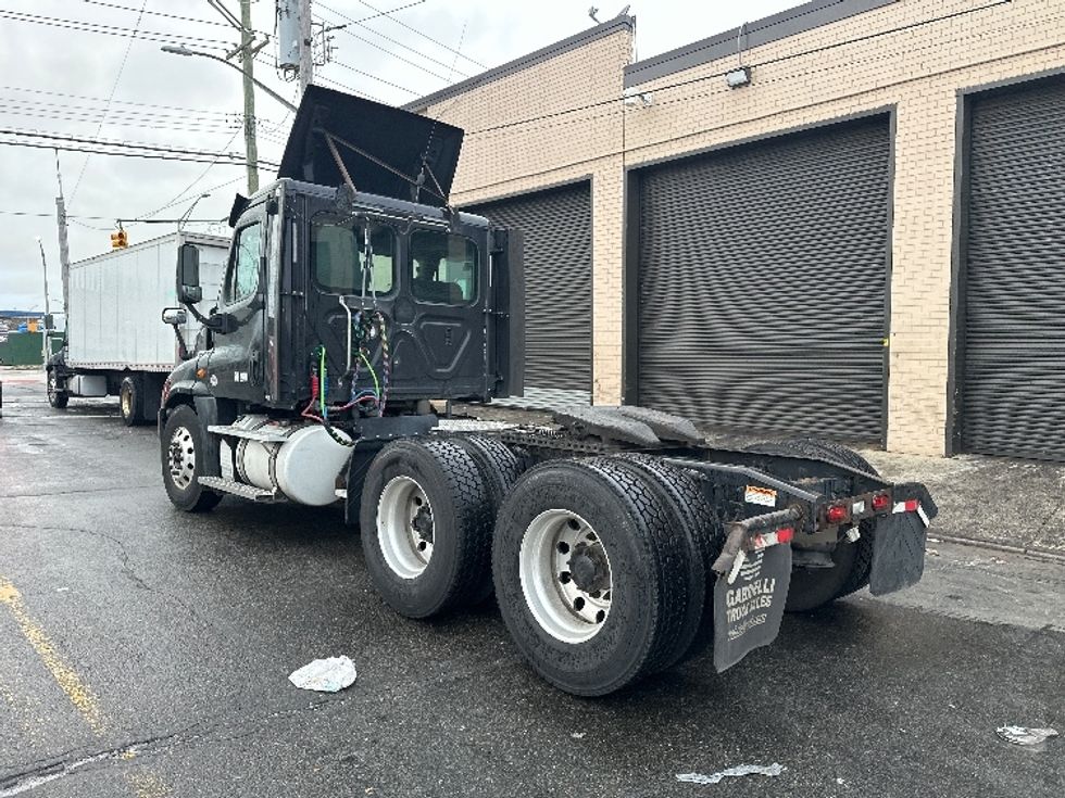 Day Cab Tractor-Heavy Duty Tractors-Freightliner-2018-Cascadia 12564ST-Jamaica-NY-252,624\n\t\tmiles-$ 35,500 - Image 5
