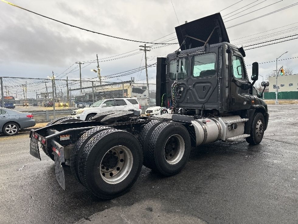 Day Cab Tractor-Heavy Duty Tractors-Freightliner-2018-Cascadia 12564ST-Jamaica-NY-252,624\n\t\tmiles-$ 35,500 - Image 7