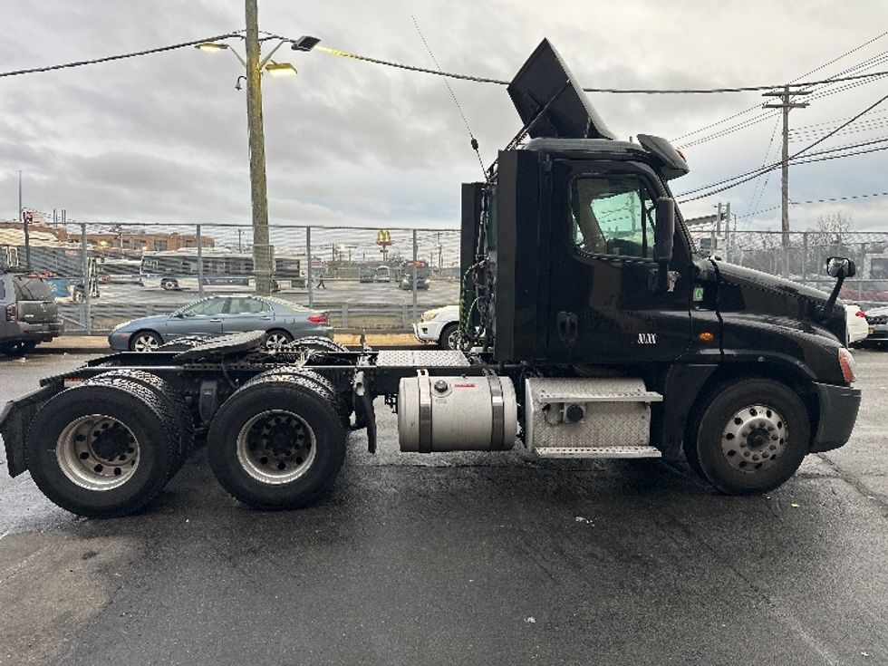 Day Cab Tractor-Heavy Duty Tractors-Freightliner-2018-Cascadia 12564ST-Jamaica-NY-252,624\n\t\tmiles-$ 35,500 - Image 8
