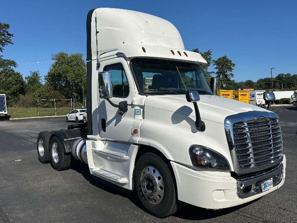 Day Cab Tractor-Heavy Duty Tractors-Freightliner-2018-Cascadia 12564ST-Jessup-MD-288,579\n\t\tmiles-$ 35,250 - Image 1
