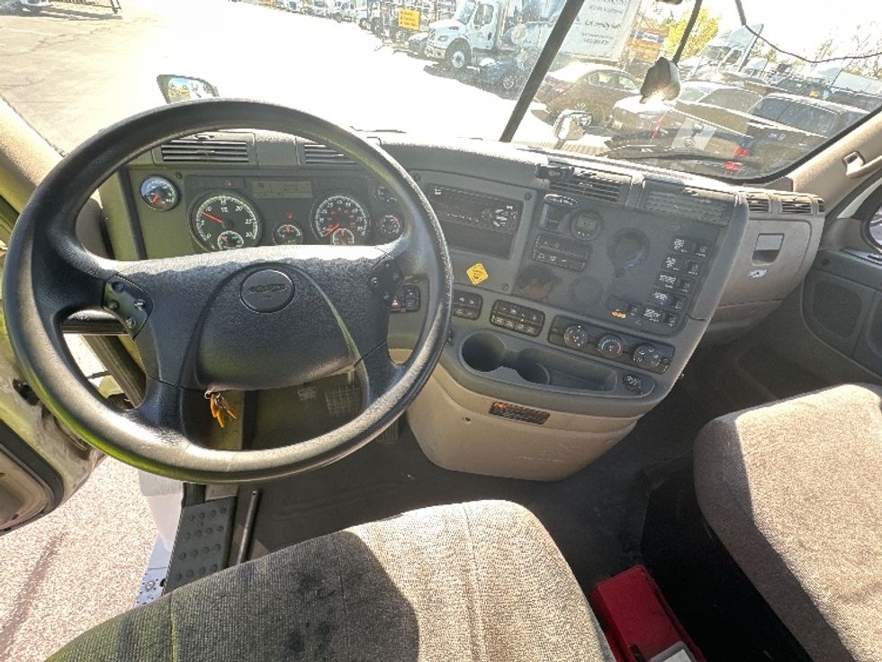 Day Cab Tractor-Heavy Duty Tractors-Freightliner-2018-Cascadia 12564ST-Jessup-MD-288,579\n\t\tmiles-$ 35,250 - Image 11