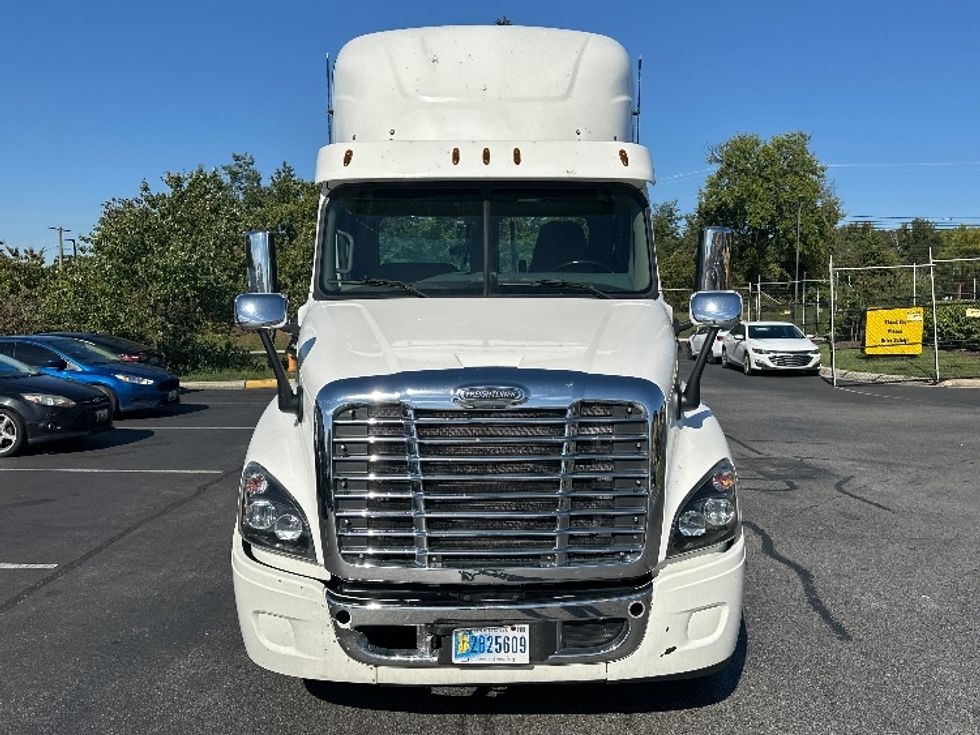 Day Cab Tractor-Heavy Duty Tractors-Freightliner-2018-Cascadia 12564ST-Jessup-MD-288,579\n\t\tmiles-$ 35,250 - Image 2