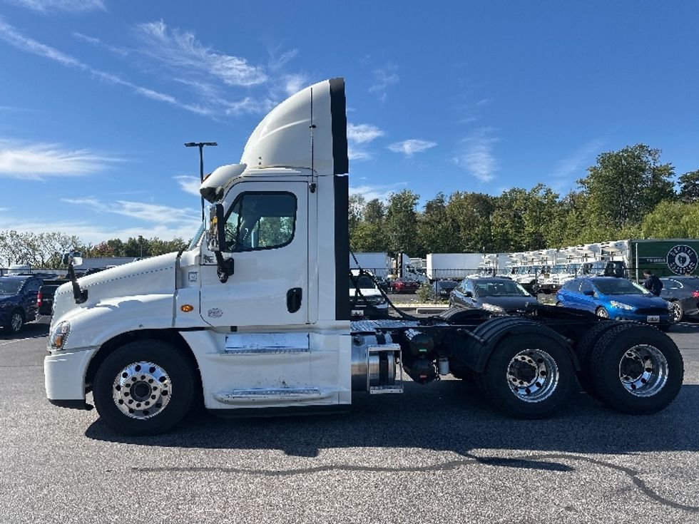 Day Cab Tractor-Heavy Duty Tractors-Freightliner-2018-Cascadia 12564ST-Jessup-MD-288,579\n\t\tmiles-$ 35,250 - Image 4