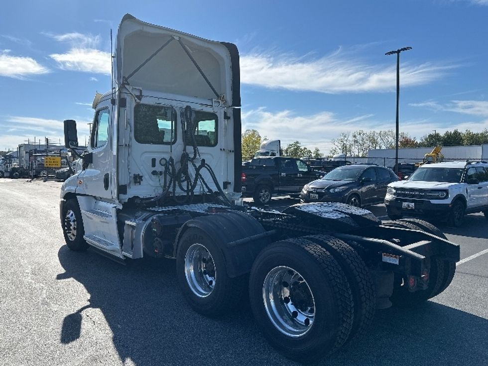 Day Cab Tractor-Heavy Duty Tractors-Freightliner-2018-Cascadia 12564ST-Jessup-MD-288,579\n\t\tmiles-$ 35,250 - Image 5