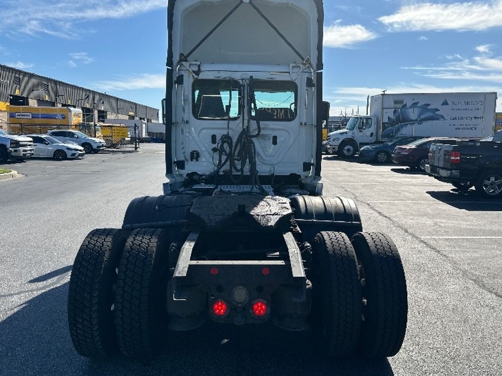 Day Cab Tractor-Heavy Duty Tractors-Freightliner-2018-Cascadia 12564ST-Jessup-MD-288,579\n\t\tmiles-$ 35,250 - Image 6