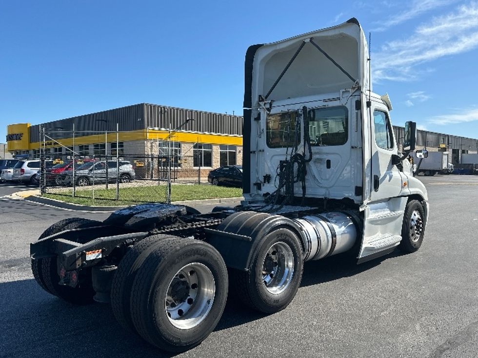 Day Cab Tractor-Heavy Duty Tractors-Freightliner-2018-Cascadia 12564ST-Jessup-MD-288,579\n\t\tmiles-$ 35,250 - Image 7