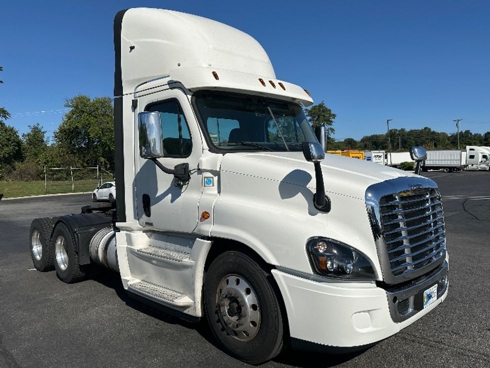Day Cab Tractor-Heavy Duty Tractors-Freightliner-2018-Cascadia 12564ST-Jessup-MD-370,226\n\t\tmiles-$ 36,250 - Image 1