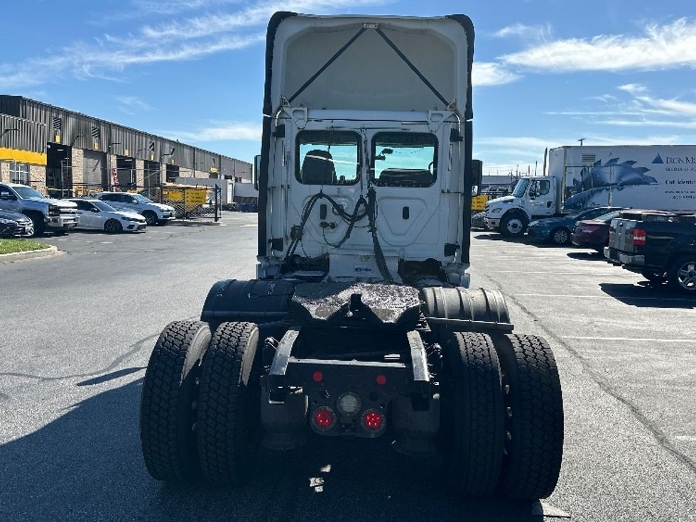Day Cab Tractor-Heavy Duty Tractors-Freightliner-2018-Cascadia 12564ST-Jessup-MD-370,226\n\t\tmiles-$ 36,250 - Image 6