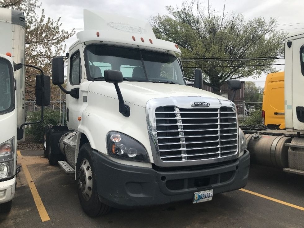 Day Cab Tractor-Heavy Duty Tractors-Freightliner-2018-Cascadia 12564ST-Jessup-MD-413,268\n\t\tmiles-$ 33,250 - Image 1