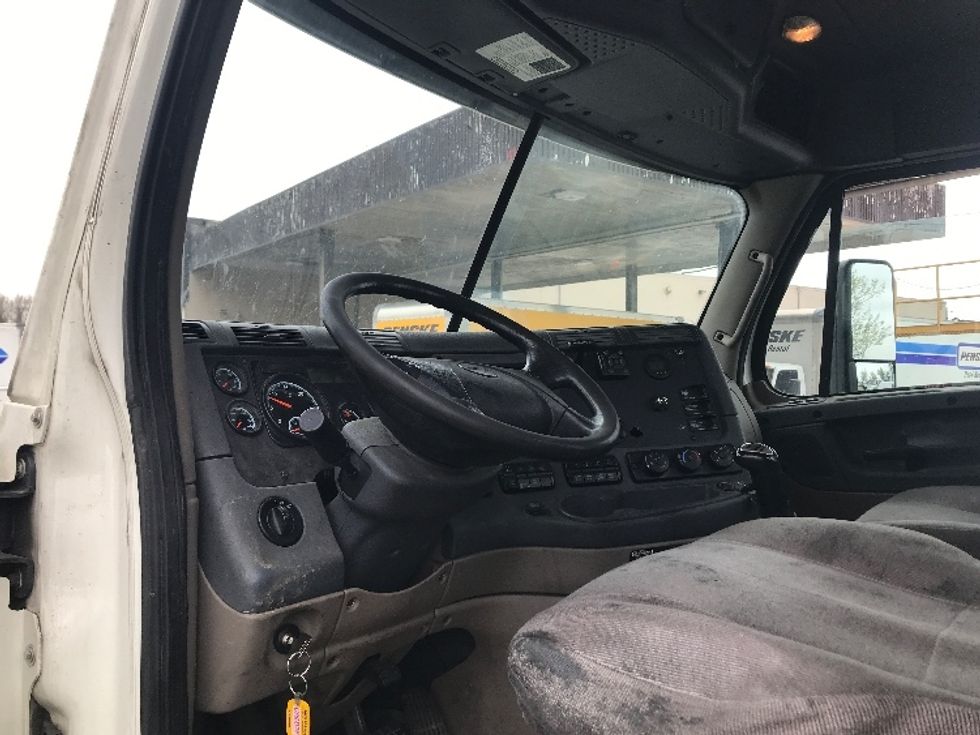 Day Cab Tractor-Heavy Duty Tractors-Freightliner-2018-Cascadia 12564ST-Jessup-MD-413,268\n\t\tmiles-$ 33,250 - Image 11