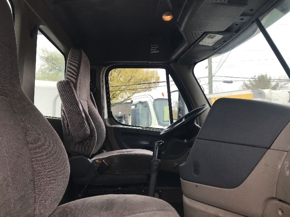 Day Cab Tractor-Heavy Duty Tractors-Freightliner-2018-Cascadia 12564ST-Jessup-MD-413,268\n\t\tmiles-$ 33,250 - Image 14