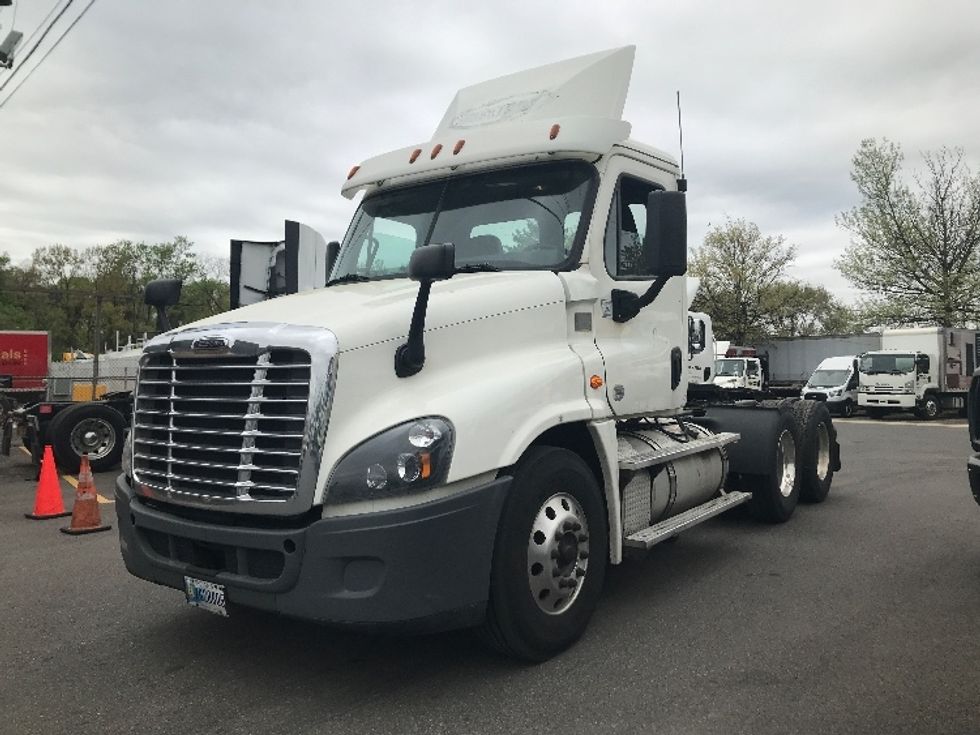 Day Cab Tractor-Heavy Duty Tractors-Freightliner-2018-Cascadia 12564ST-Jessup-MD-413,268\n\t\tmiles-$ 33,250 - Image 3