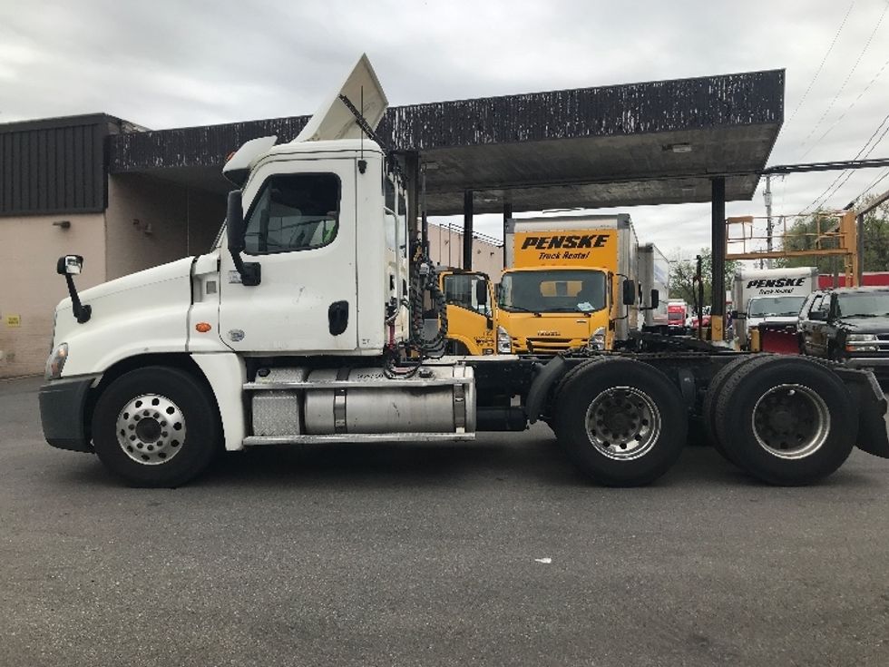 Day Cab Tractor-Heavy Duty Tractors-Freightliner-2018-Cascadia 12564ST-Jessup-MD-413,268\n\t\tmiles-$ 33,250 - Image 4