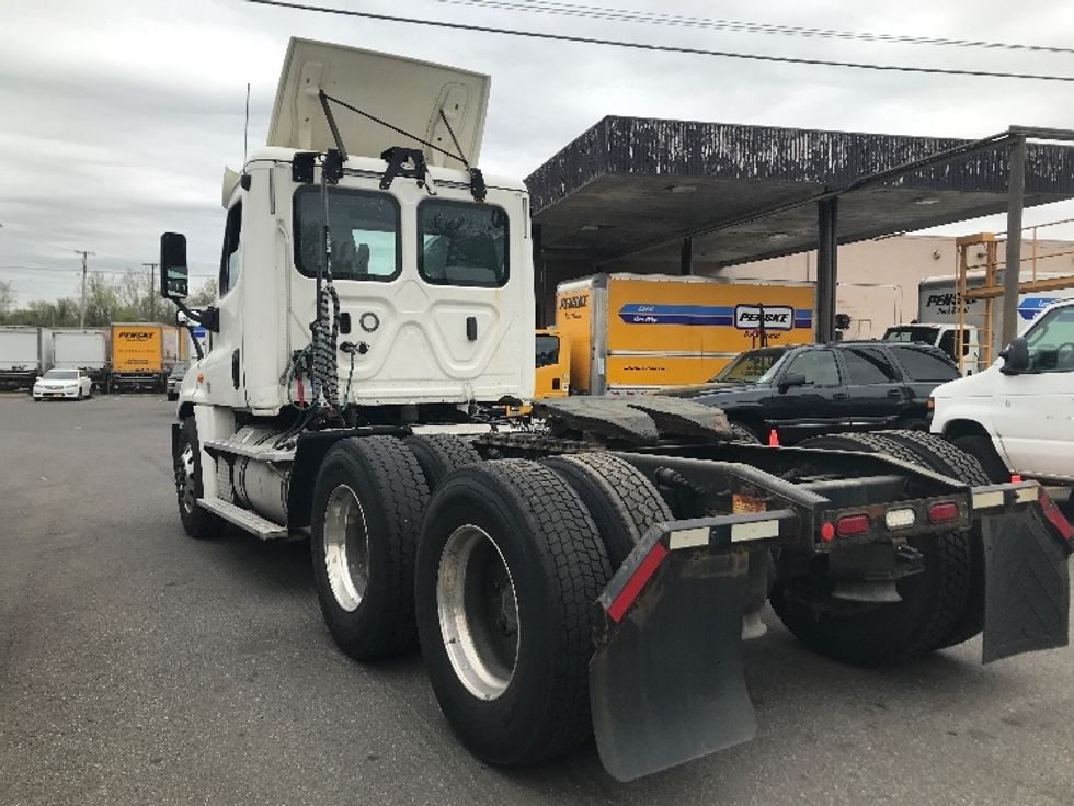 Day Cab Tractor-Heavy Duty Tractors-Freightliner-2018-Cascadia 12564ST-Jessup-MD-413,268\n\t\tmiles-$ 33,250 - Image 5