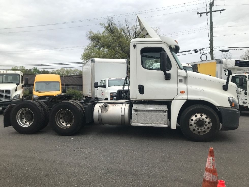 Day Cab Tractor-Heavy Duty Tractors-Freightliner-2018-Cascadia 12564ST-Jessup-MD-413,268\n\t\tmiles-$ 33,250 - Image 8