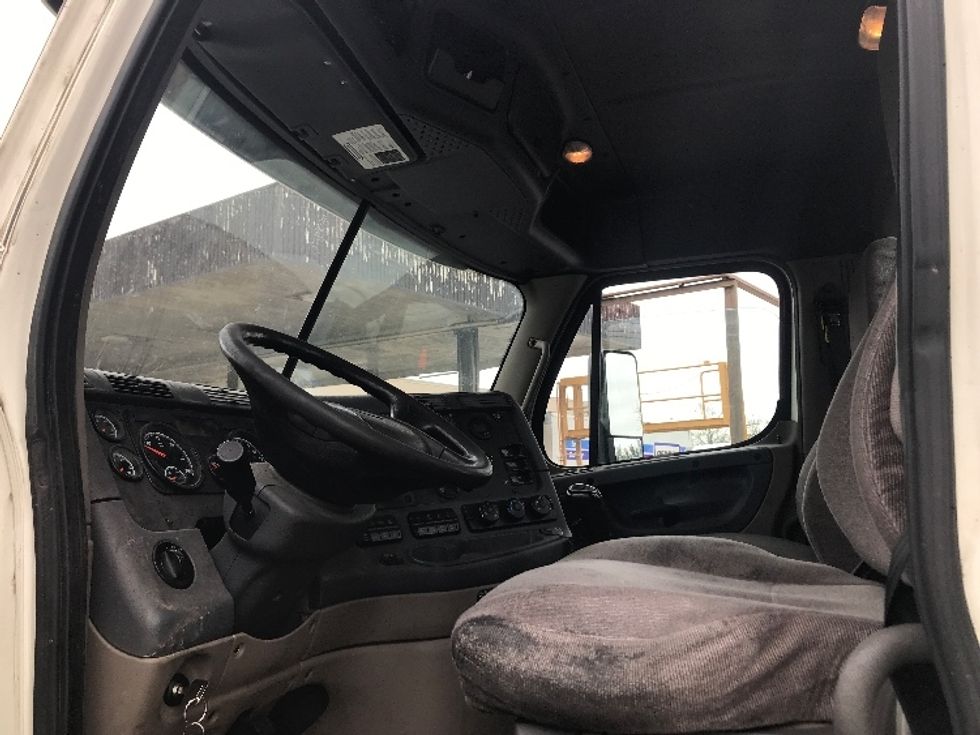 Day Cab Tractor-Heavy Duty Tractors-Freightliner-2018-Cascadia 12564ST-Jessup-MD-416,940\n\t\tmiles-$ 30,000 - Image 10