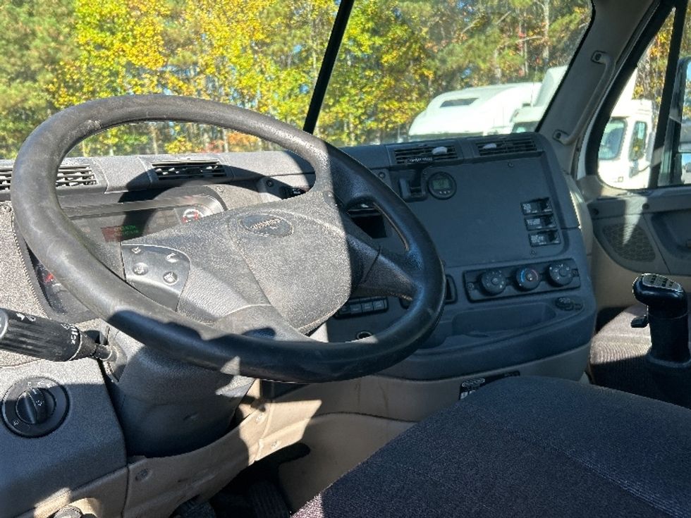 Day Cab Tractor-Heavy Duty Tractors-Freightliner-2018-Cascadia 12564ST-Jonesboro-GA-281,150\n\t\tmiles-$ 45,000 - Image 10