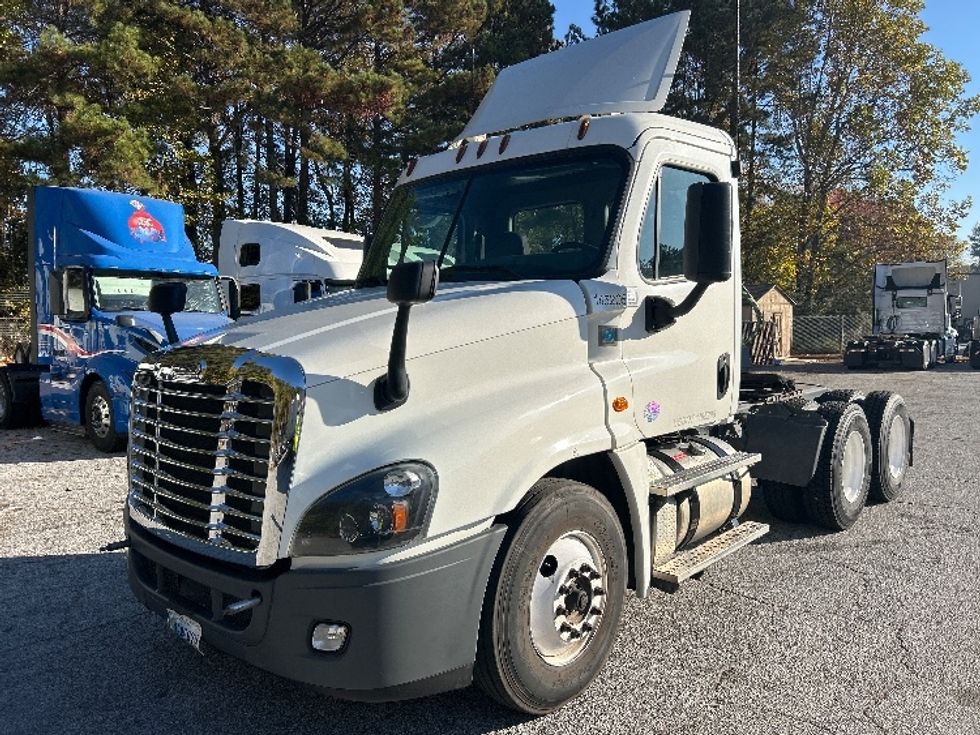 Day Cab Tractor-Heavy Duty Tractors-Freightliner-2018-Cascadia 12564ST-Jonesboro-GA-281,150\n\t\tmiles-$ 45,000 - Image 3