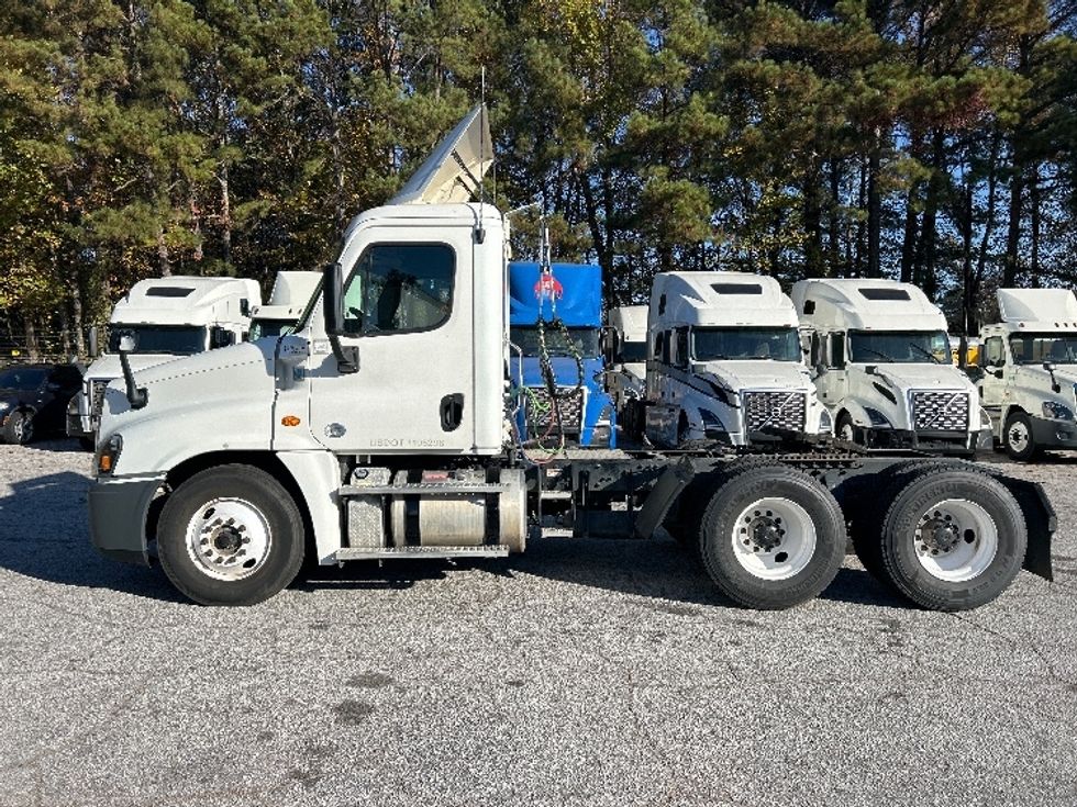 Day Cab Tractor-Heavy Duty Tractors-Freightliner-2018-Cascadia 12564ST-Jonesboro-GA-281,150\n\t\tmiles-$ 45,000 - Image 4