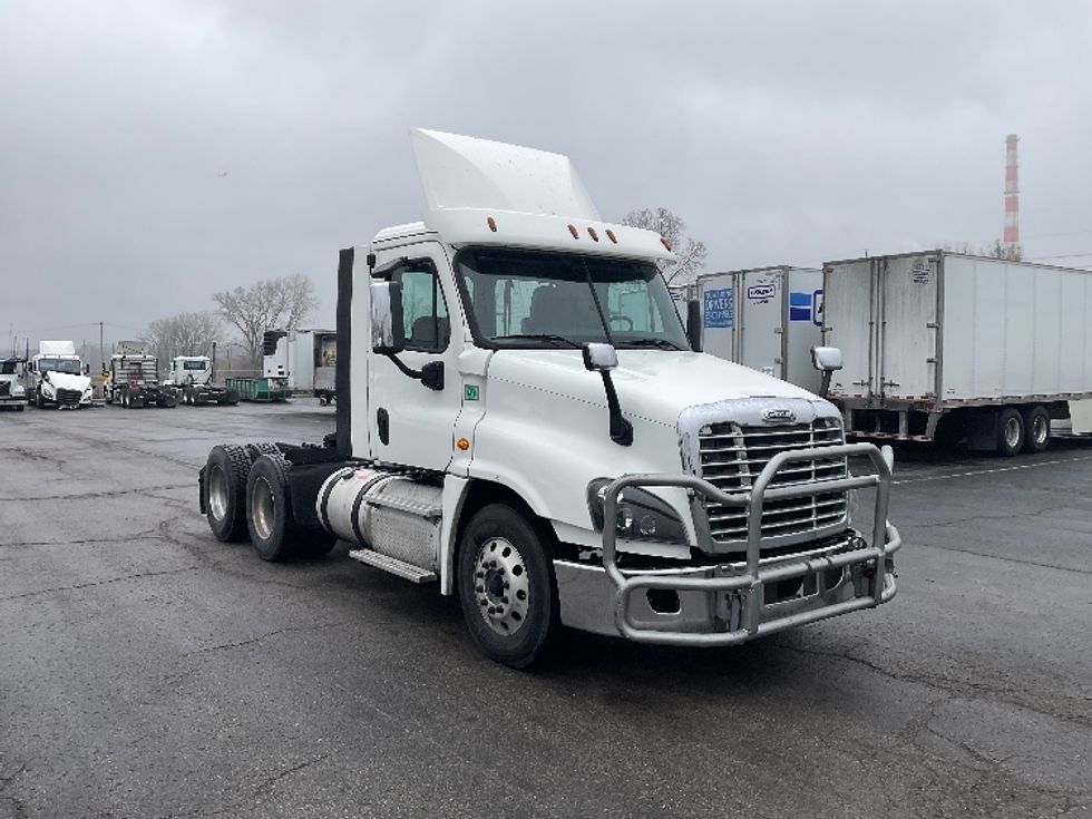 Day Cab Tractor-Heavy Duty Tractors-Freightliner-2018-Cascadia 12564ST-Kansas City-MO-402,828\n\t\tmiles-$ 39,250 - Image 1