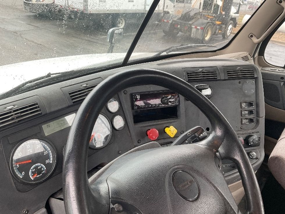 Day Cab Tractor-Heavy Duty Tractors-Freightliner-2018-Cascadia 12564ST-Kansas City-MO-402,828\n\t\tmiles-$ 39,250 - Image 10