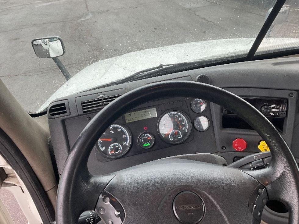 Day Cab Tractor-Heavy Duty Tractors-Freightliner-2018-Cascadia 12564ST-Kansas City-MO-402,828\n\t\tmiles-$ 39,250 - Image 11