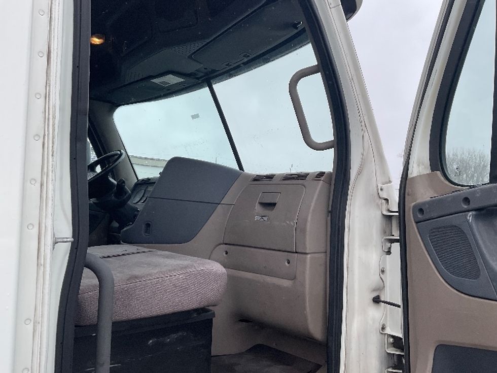 Day Cab Tractor-Heavy Duty Tractors-Freightliner-2018-Cascadia 12564ST-Kansas City-MO-402,828\n\t\tmiles-$ 39,250 - Image 12
