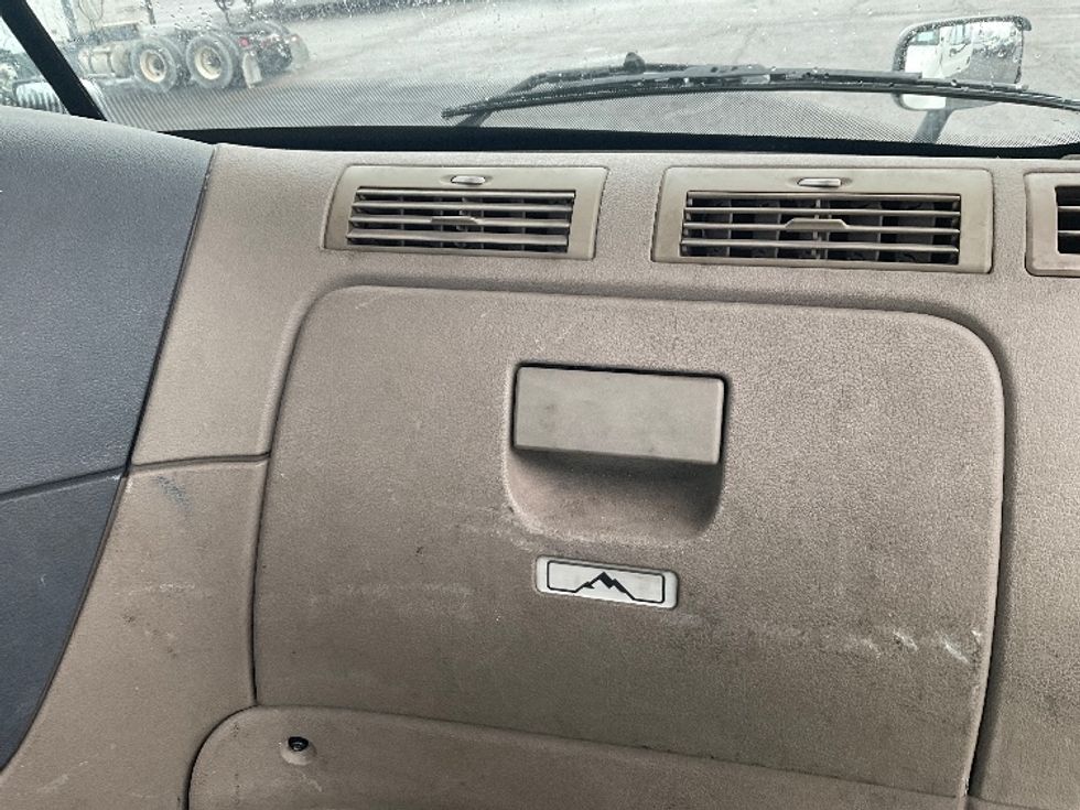 Day Cab Tractor-Heavy Duty Tractors-Freightliner-2018-Cascadia 12564ST-Kansas City-MO-402,828\n\t\tmiles-$ 39,250 - Image 13