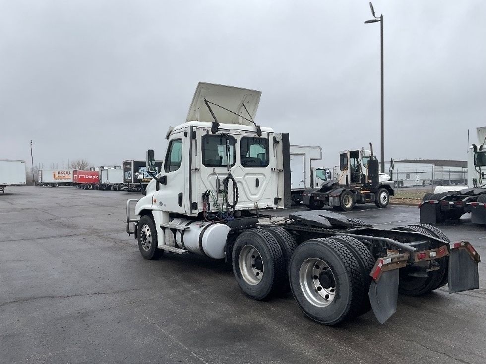 Day Cab Tractor-Heavy Duty Tractors-Freightliner-2018-Cascadia 12564ST-Kansas City-MO-402,828\n\t\tmiles-$ 39,250 - Image 5