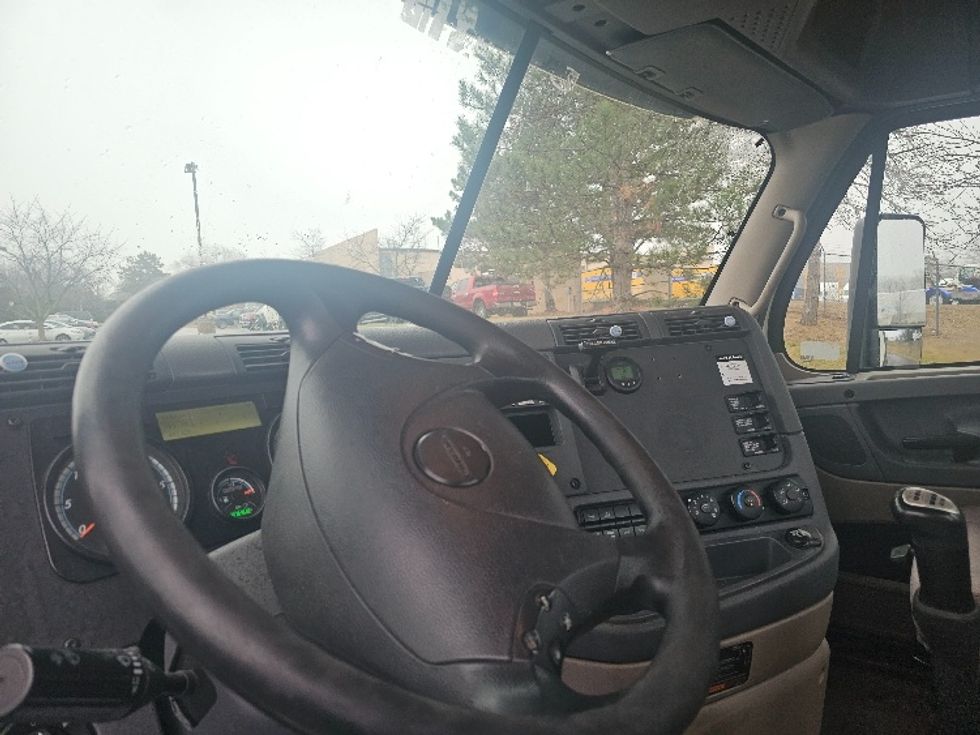 Day Cab Tractor-Heavy Duty Tractors-Freightliner-2018-Cascadia 12564ST-Kansas City-MO-442,326\n\t\tmiles-$ 31,500 - Image 10