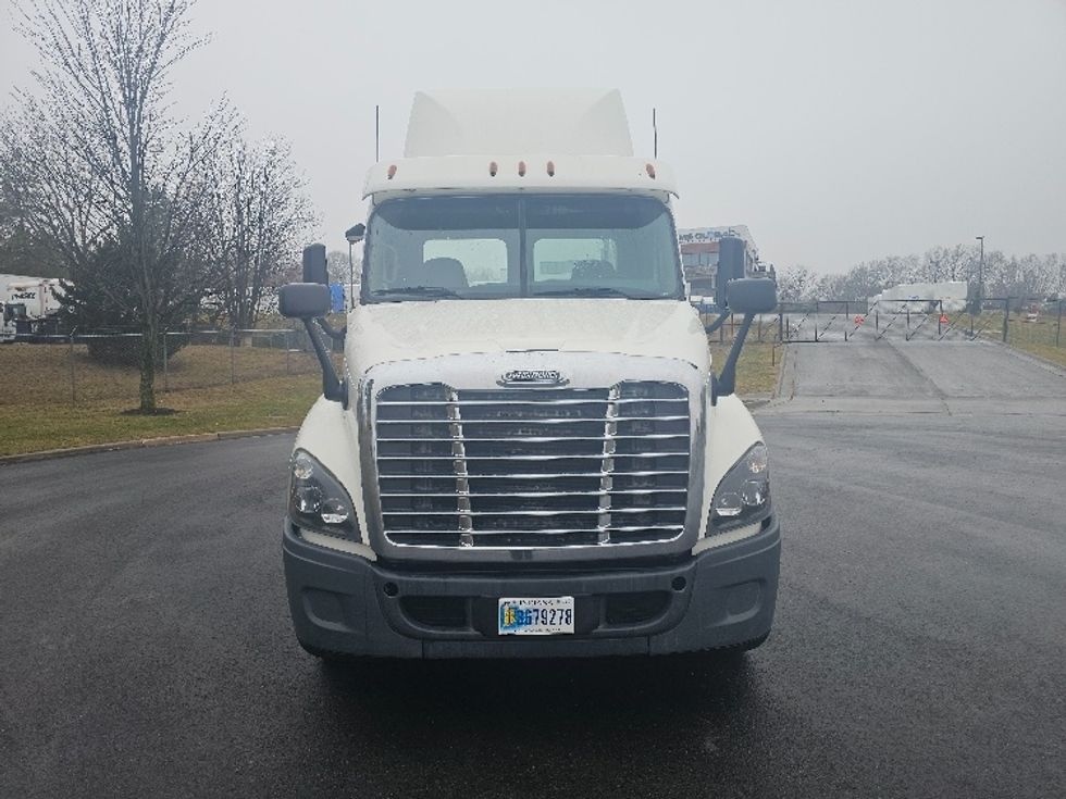 Day Cab Tractor-Heavy Duty Tractors-Freightliner-2018-Cascadia 12564ST-Kansas City-MO-442,326\n\t\tmiles-$ 31,500 - Image 2